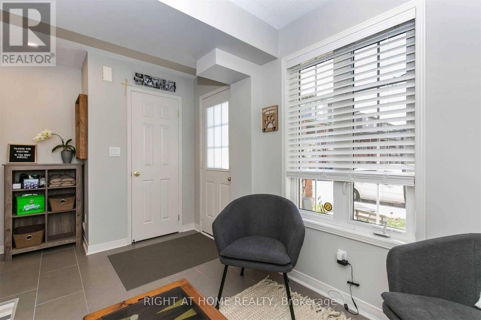 41 Ted Wray Circle, Toronto, Ontario  M3L 0G8 - Photo 4 - W12847000