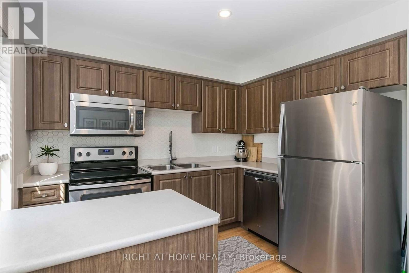 41 Ted Wray Circle, Toronto, Ontario  M3L 0G8 - Photo 6 - W12847000