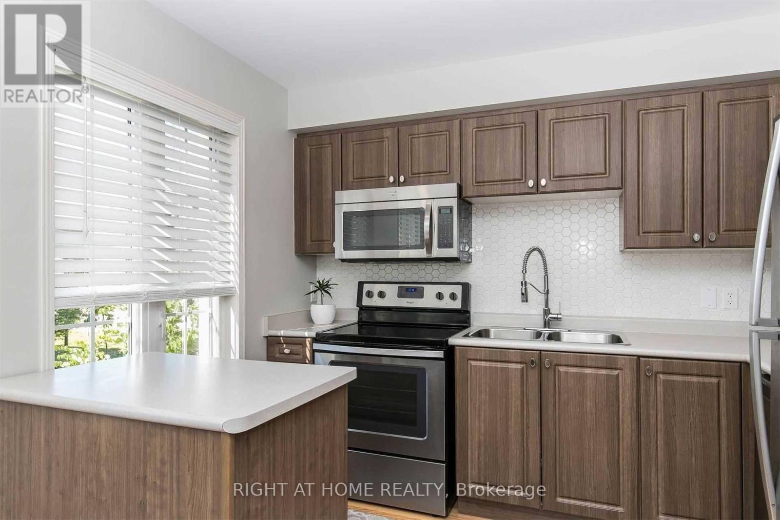 41 Ted Wray Circle, Toronto, Ontario  M3L 0G8 - Photo 7 - W12847000