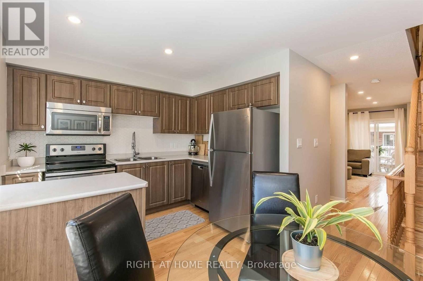 41 Ted Wray Circle, Toronto, Ontario  M3L 0G8 - Photo 8 - W12847000