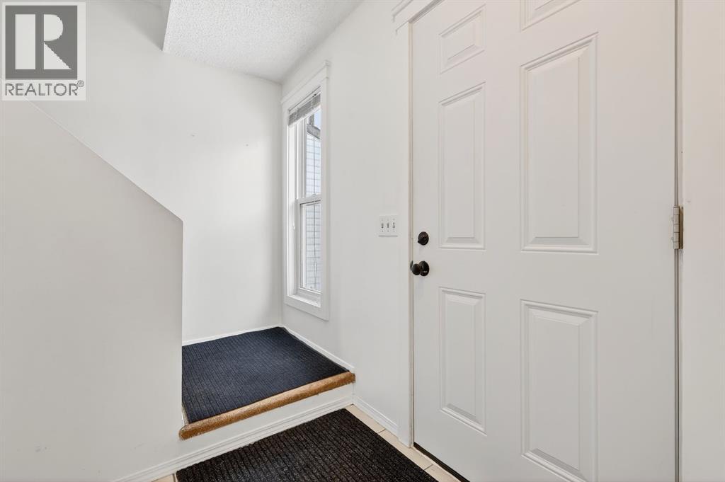 115 Abingdon Court Ne, Calgary, Alberta  T2A 6S4 - Photo 2 - A2286821