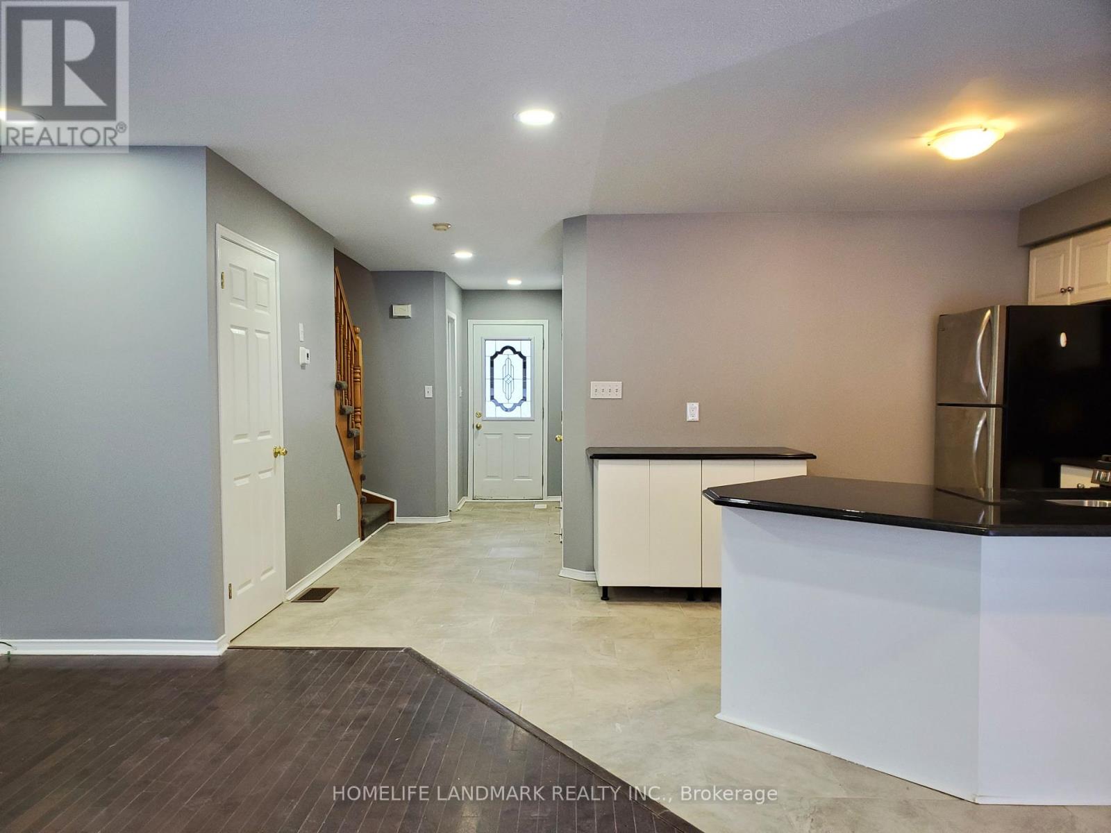 23 Kendrick Court, Hamilton, Ontario  L9G 5A4 - Photo 2 - X12846984