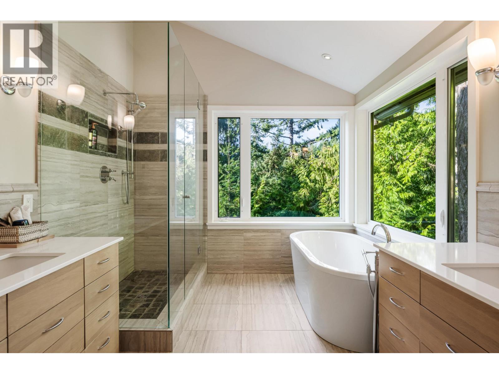 4721 Woodside Place, West Vancouver, British Columbia  V7S 2X5 - Photo 38 - R3095448