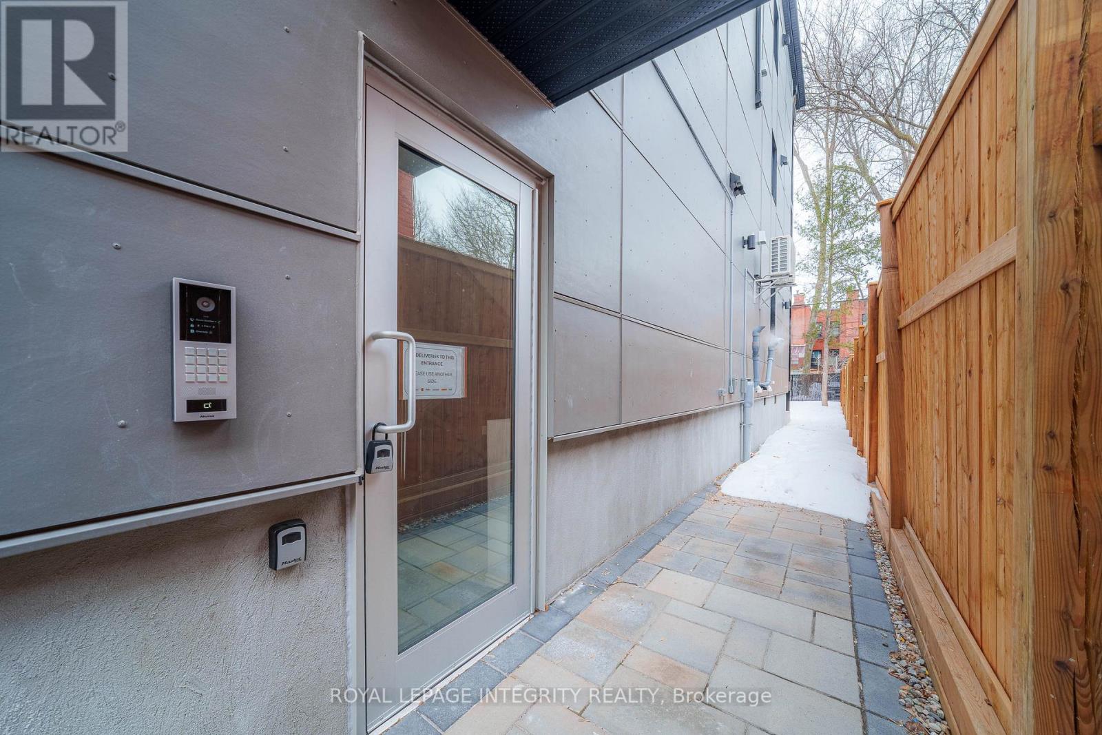 B01 - 135 Sweetland Avenue, Ottawa, Ontario  K1N 7V1 - Photo 3 - X12847022