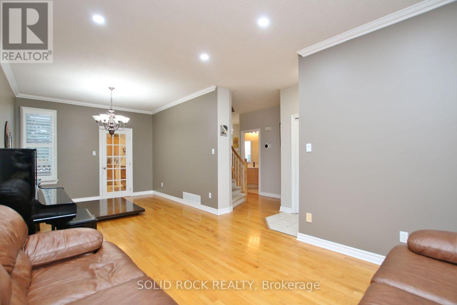 55 Gleeson Way, Ottawa, Ontario  K2J 4Y7 - Photo 3 - X12847028