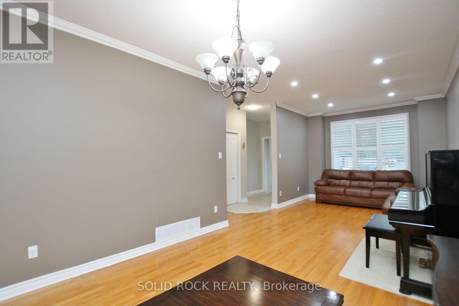 55 Gleeson Way, Ottawa, Ontario  K2J 4Y7 - Photo 5 - X12847028