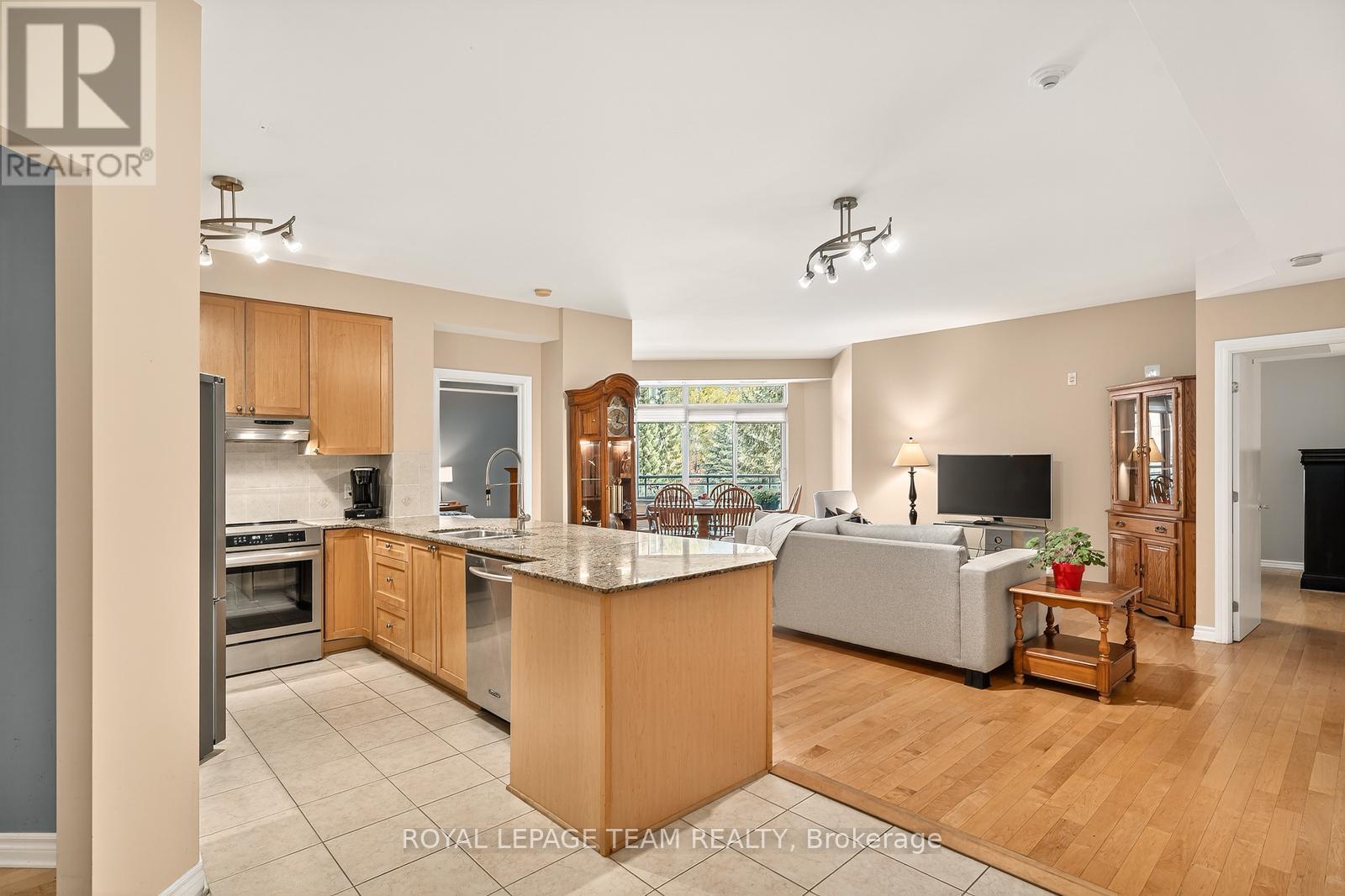 230 - 205 Bolton Street, Ottawa, Ontario  K1N 1K7 - Photo 2 - X12847032