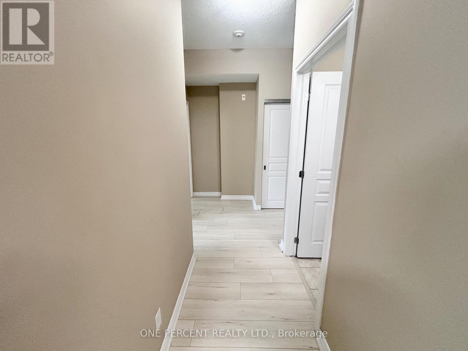 201 - 100 Roger Guindon Avenue, Ottawa, Ontario  K1G 3Z7 - Photo 2 - X12847058