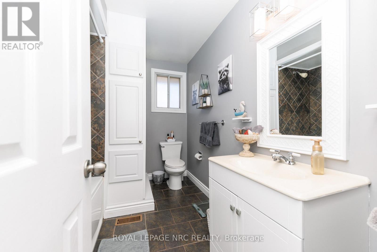 7354 North Dorset Place, Niagara Falls, Ontario  L2J 3T4 - Photo 25 - X12847008