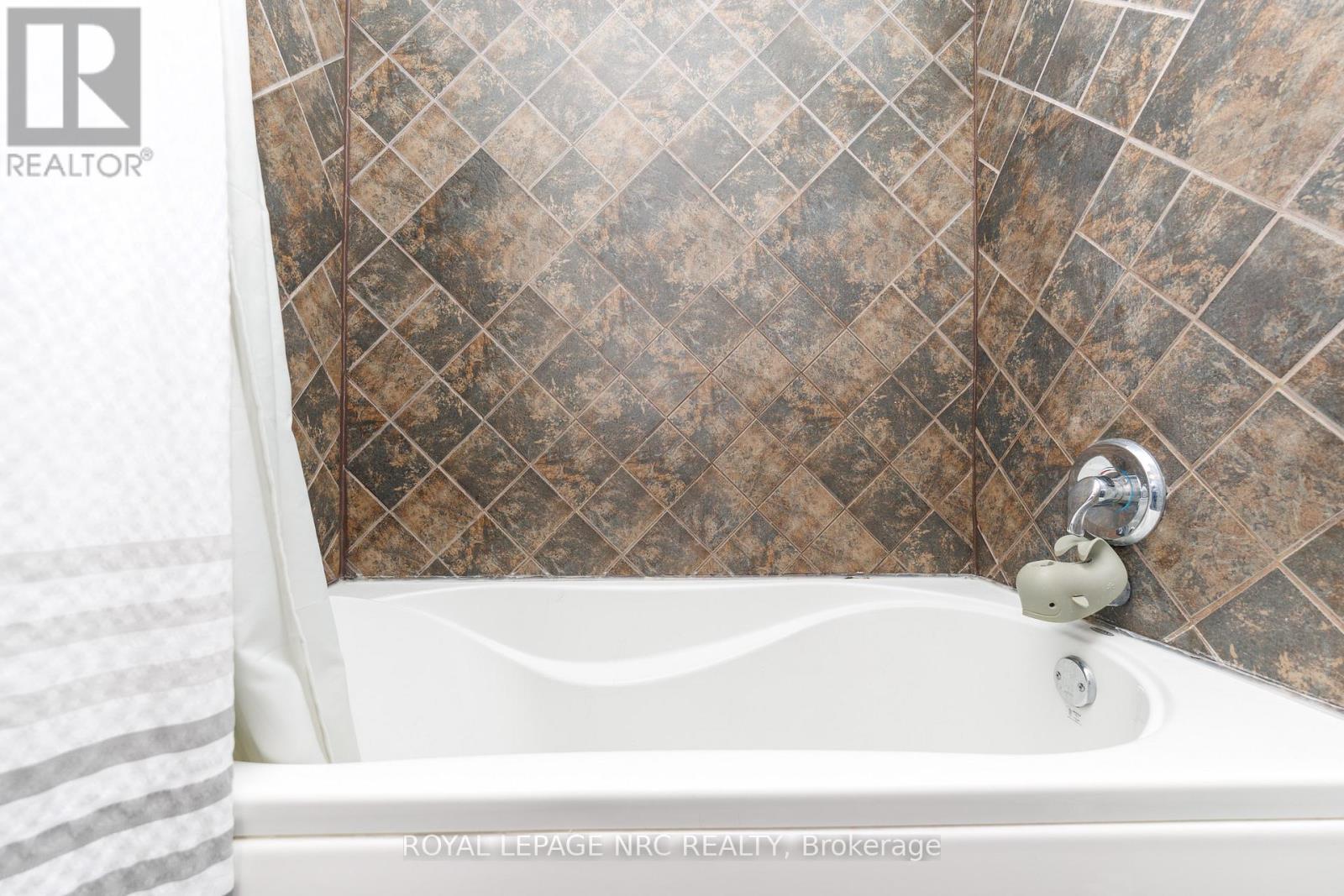 7354 North Dorset Place, Niagara Falls, Ontario  L2J 3T4 - Photo 26 - X12847008