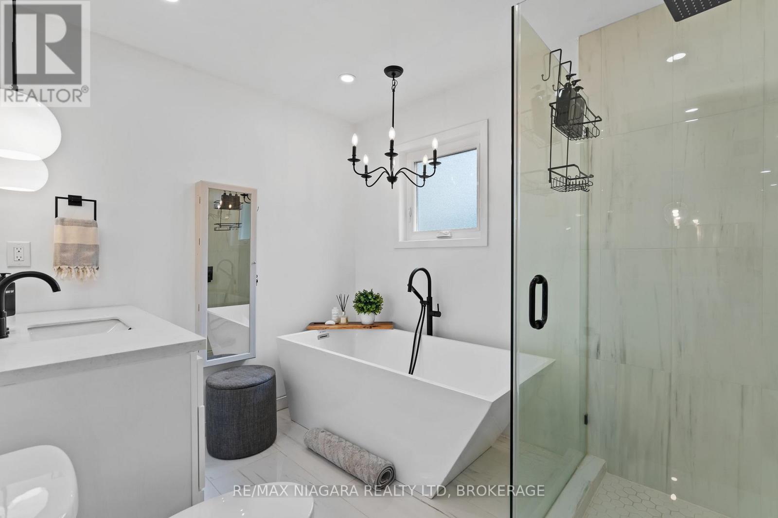 39 Pine Street, Port Colborne, Ontario  L3K 3N6 - Photo 12 - X12847070