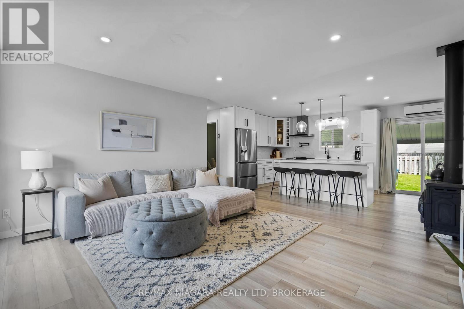 39 Pine Street, Port Colborne, Ontario  L3K 3N6 - Photo 4 - X12847070