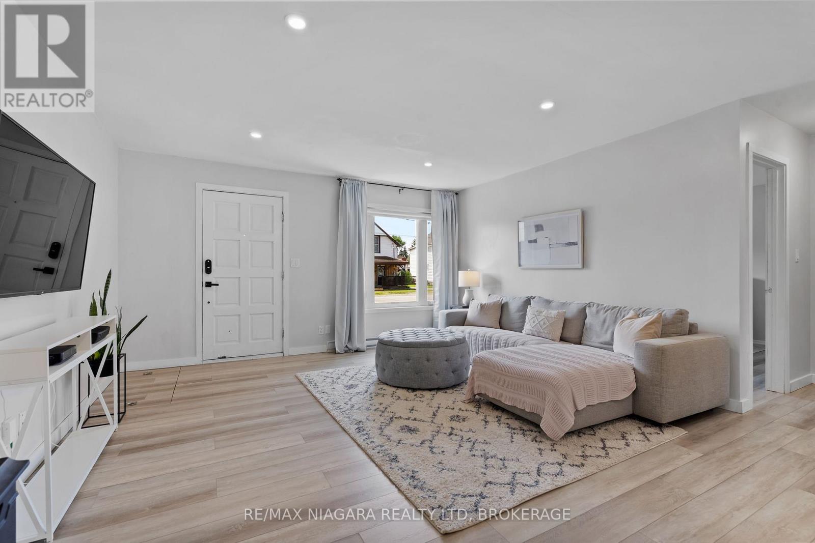 39 Pine Street, Port Colborne, Ontario  L3K 3N6 - Photo 5 - X12847070