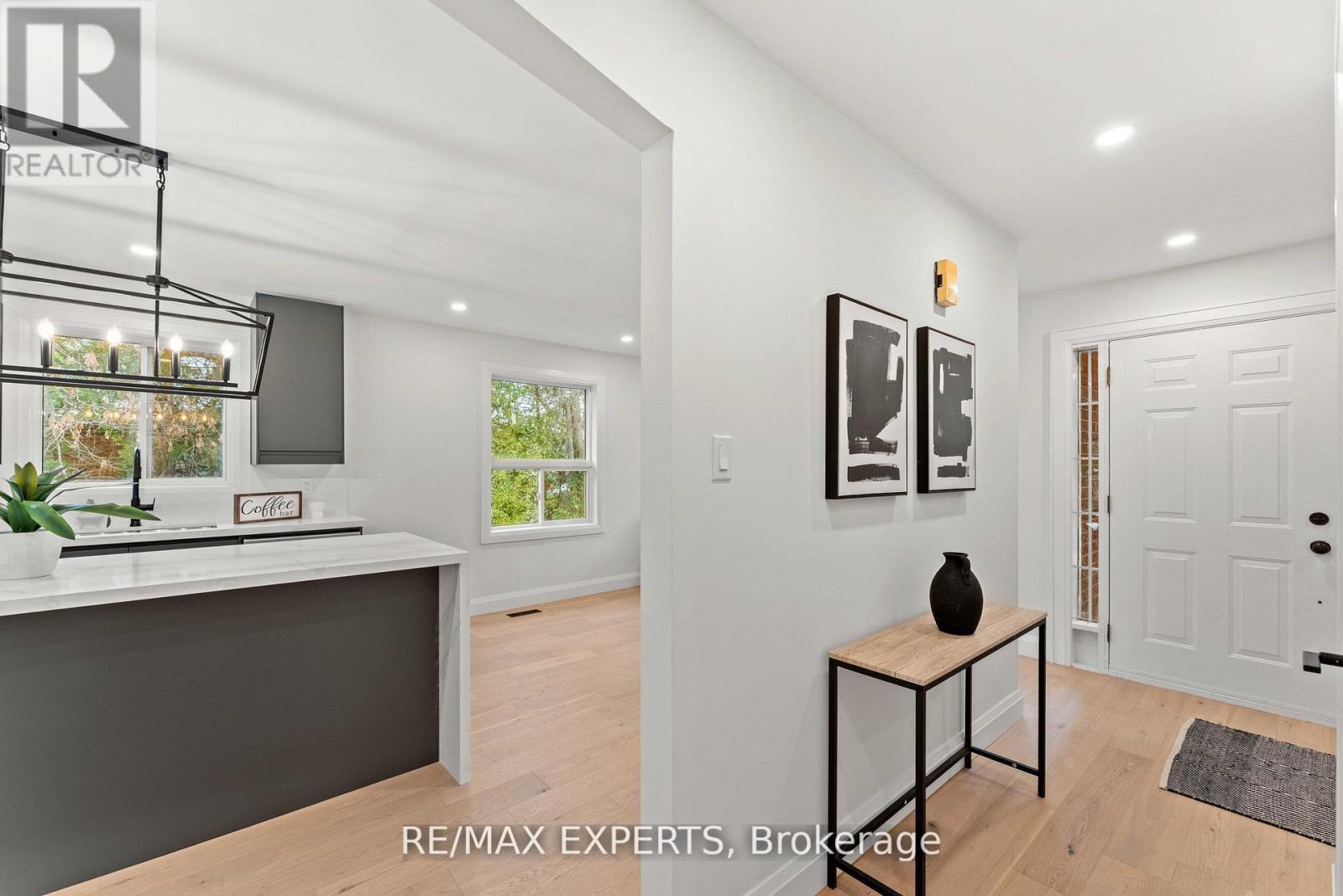 353 Walter Drive, Georgina, Ontario  L4P 3A8 - Photo 7 - N12811376