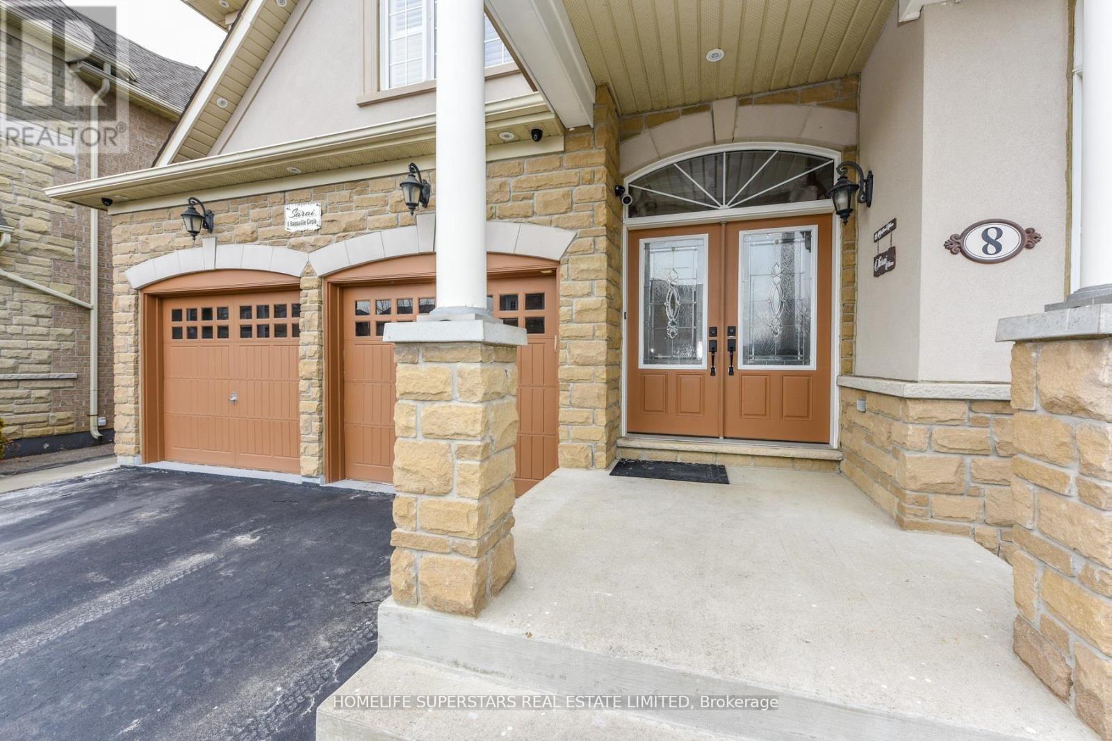 8 Bainsville Circle, Brampton, Ontario  L6P 3A5 - Photo 2 - W12847036