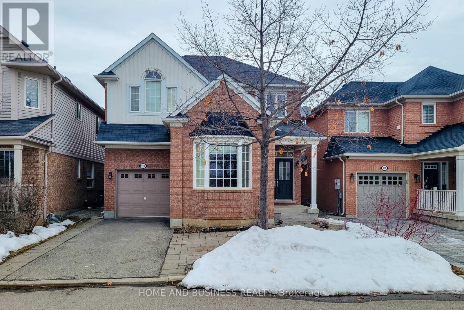 913 Mcewan Drive, Milton, Ontario  L9T 0L4 - Photo 2 - W12847062