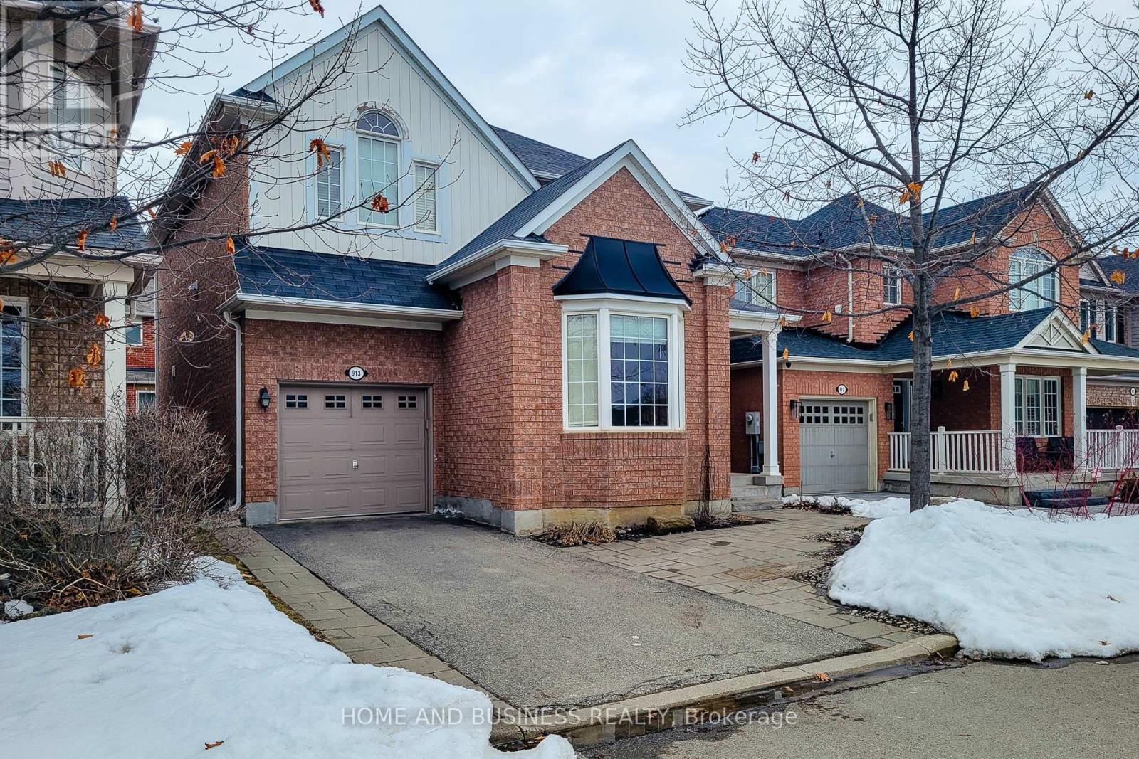913 Mcewan Drive, Milton, Ontario  L9T 0L4 - Photo 3 - W12847062