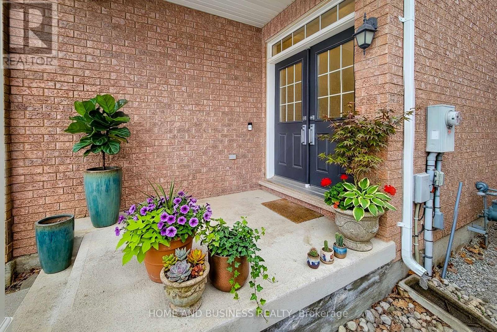 913 Mcewan Drive, Milton, Ontario  L9T 0L4 - Photo 4 - W12847062