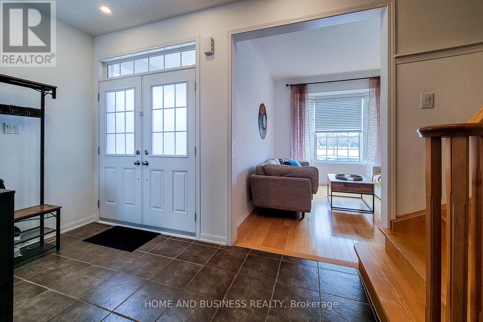 913 Mcewan Drive, Milton, Ontario  L9T 0L4 - Photo 5 - W12847062