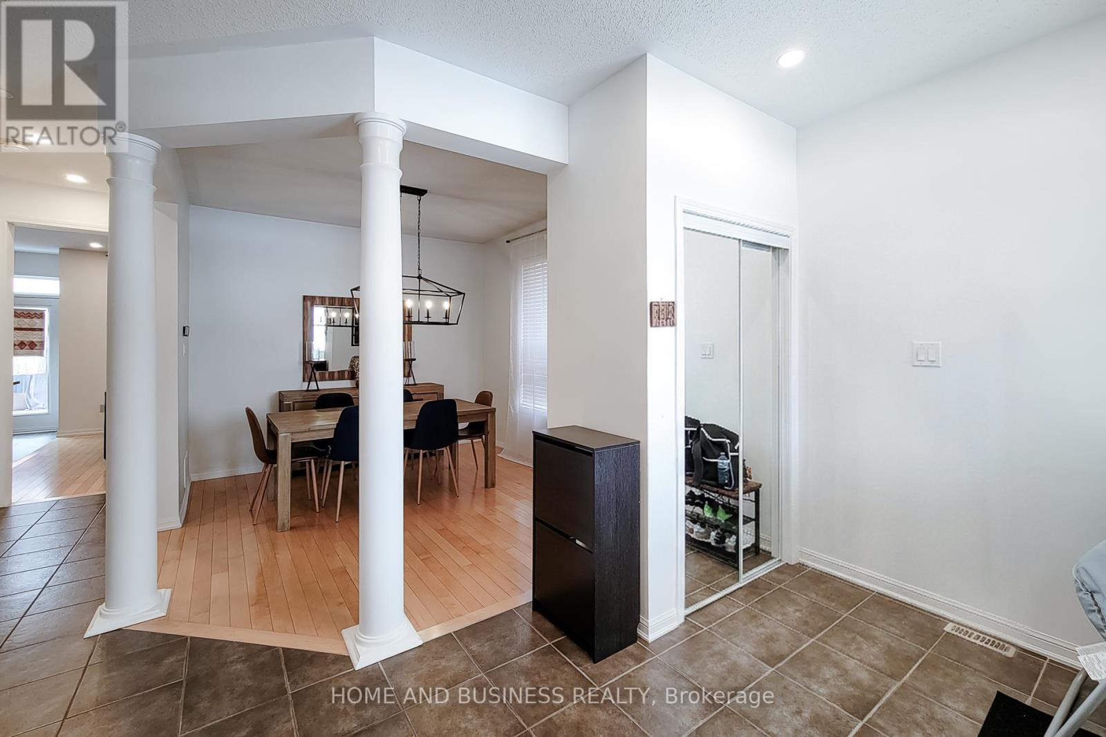 913 Mcewan Drive, Milton, Ontario  L9T 0L4 - Photo 6 - W12847062