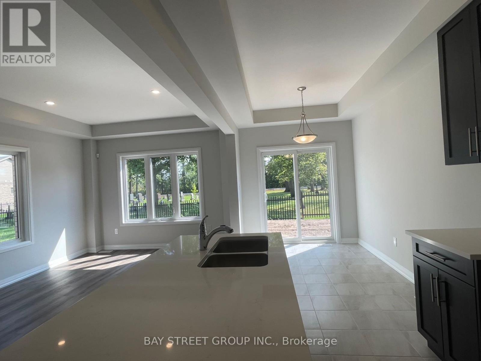 9348 White Oak Avenue, Niagara Falls, Ontario  L2G 3P6 - Photo 12 - X12847060