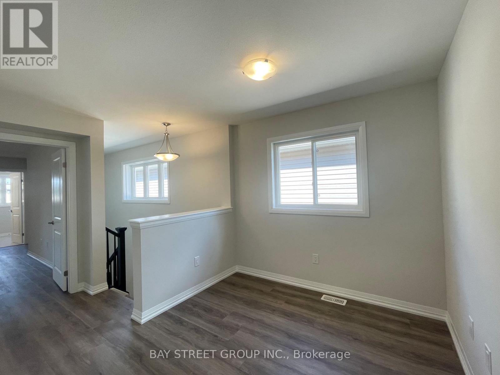 9348 White Oak Avenue, Niagara Falls, Ontario  L2G 3P6 - Photo 14 - X12847060