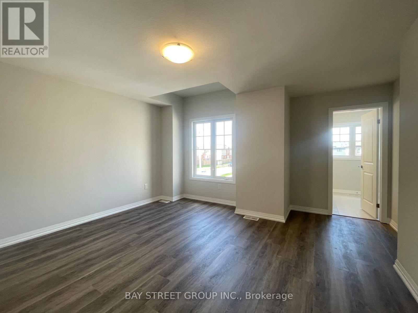 9348 White Oak Avenue, Niagara Falls, Ontario  L2G 3P6 - Photo 18 - X12847060