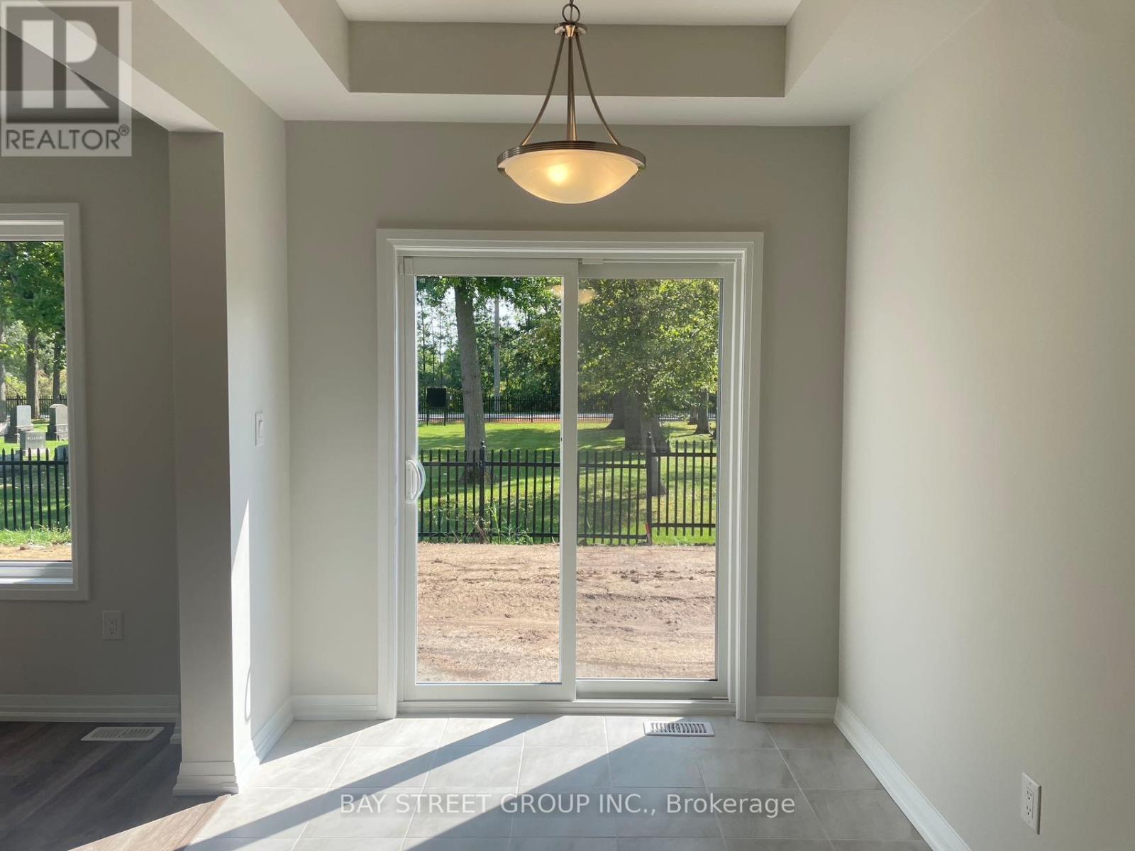 9348 White Oak Avenue, Niagara Falls, Ontario  L2G 3P6 - Photo 8 - X12847060