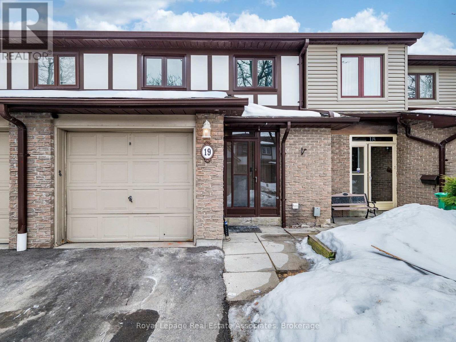 19 Gatwick Lane, Brampton, Ontario  L6S 2E4 - Photo 3 - W12844500