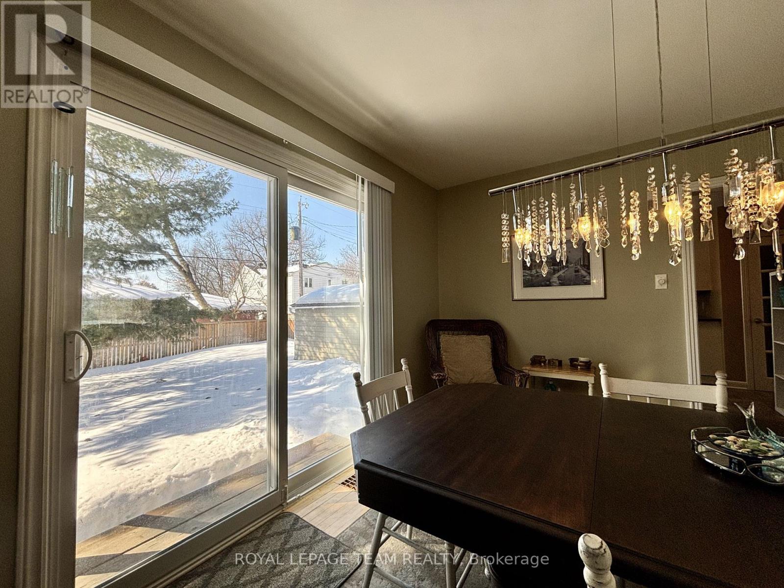 1052 Fisher Avenue, Ottawa, Ontario  K1Z 6P6 - Photo 14 - X12654506