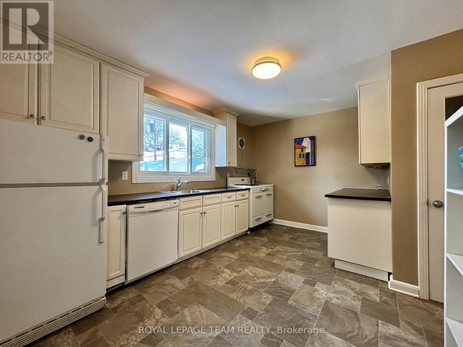 1052 Fisher Avenue, Ottawa, Ontario  K1Z 6P6 - Photo 15 - X12654506