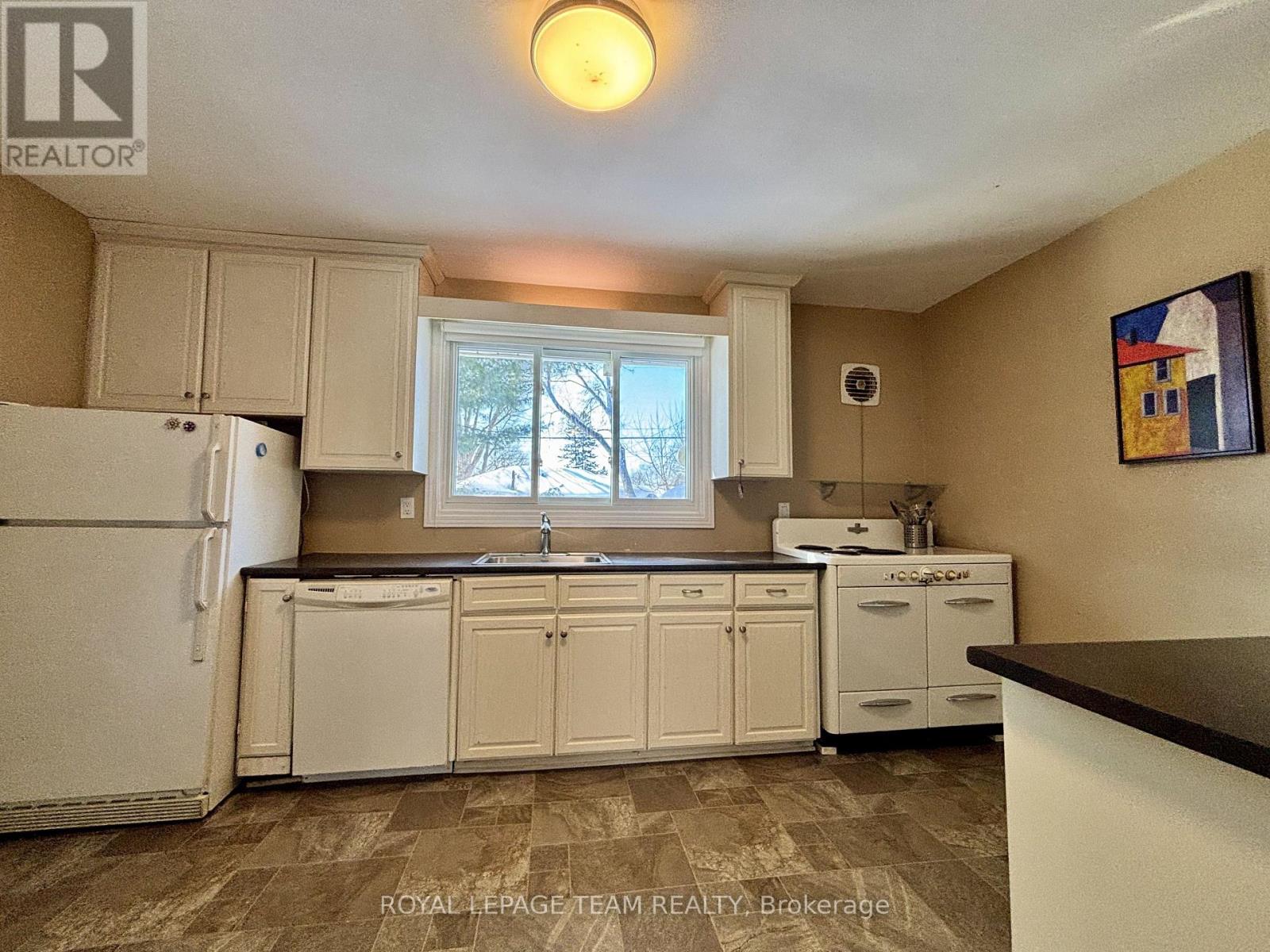 1052 Fisher Avenue, Ottawa, Ontario  K1Z 6P6 - Photo 18 - X12654506