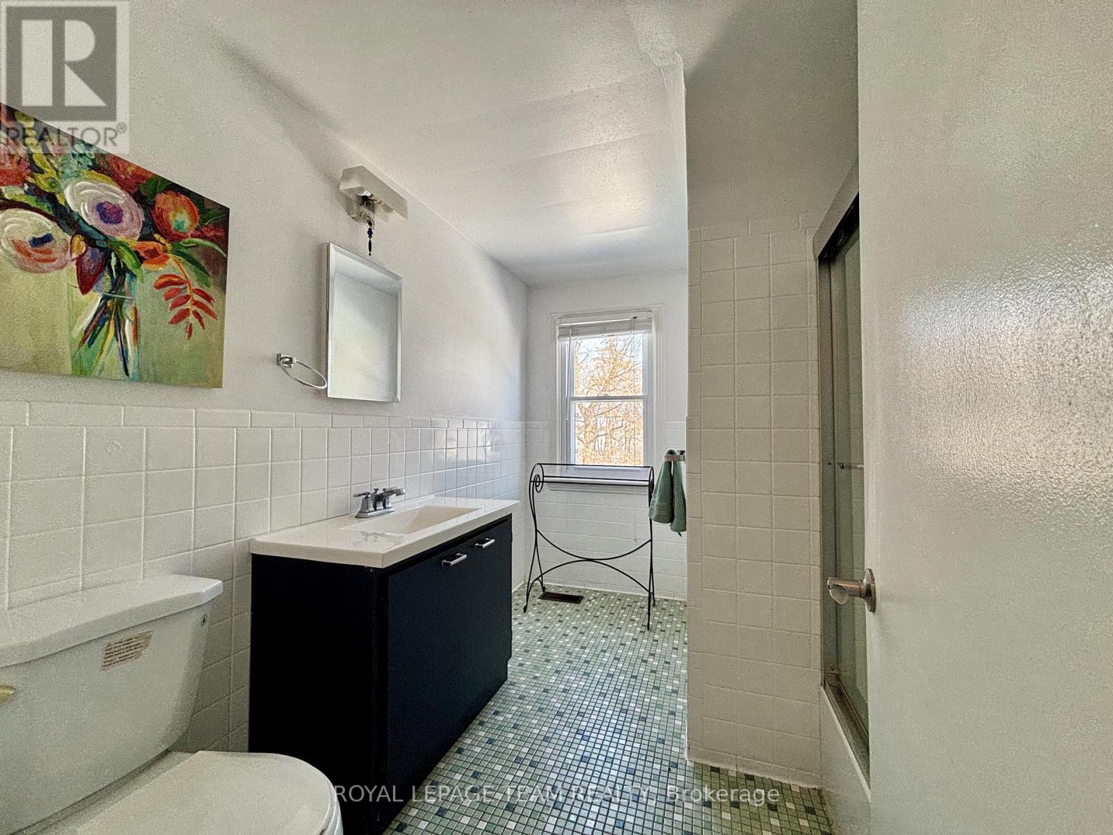 1052 Fisher Avenue, Ottawa, Ontario  K1Z 6P6 - Photo 23 - X12654506