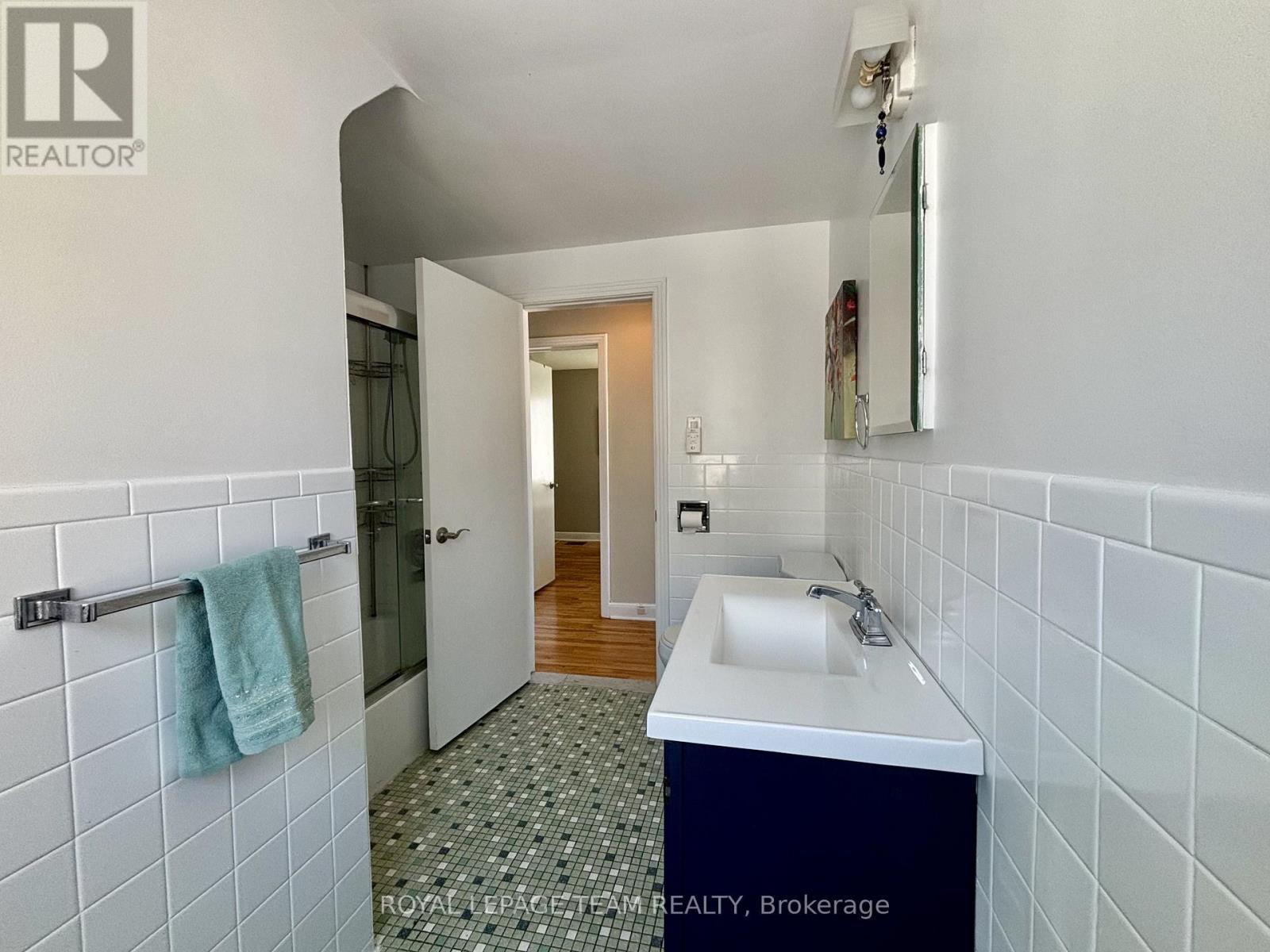 1052 Fisher Avenue, Ottawa, Ontario  K1Z 6P6 - Photo 25 - X12654506