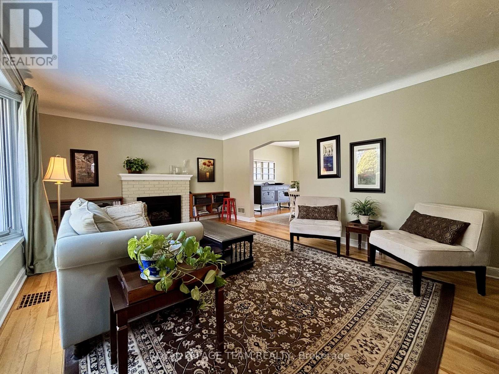 1052 Fisher Avenue, Ottawa, Ontario  K1Z 6P6 - Photo 5 - X12654506