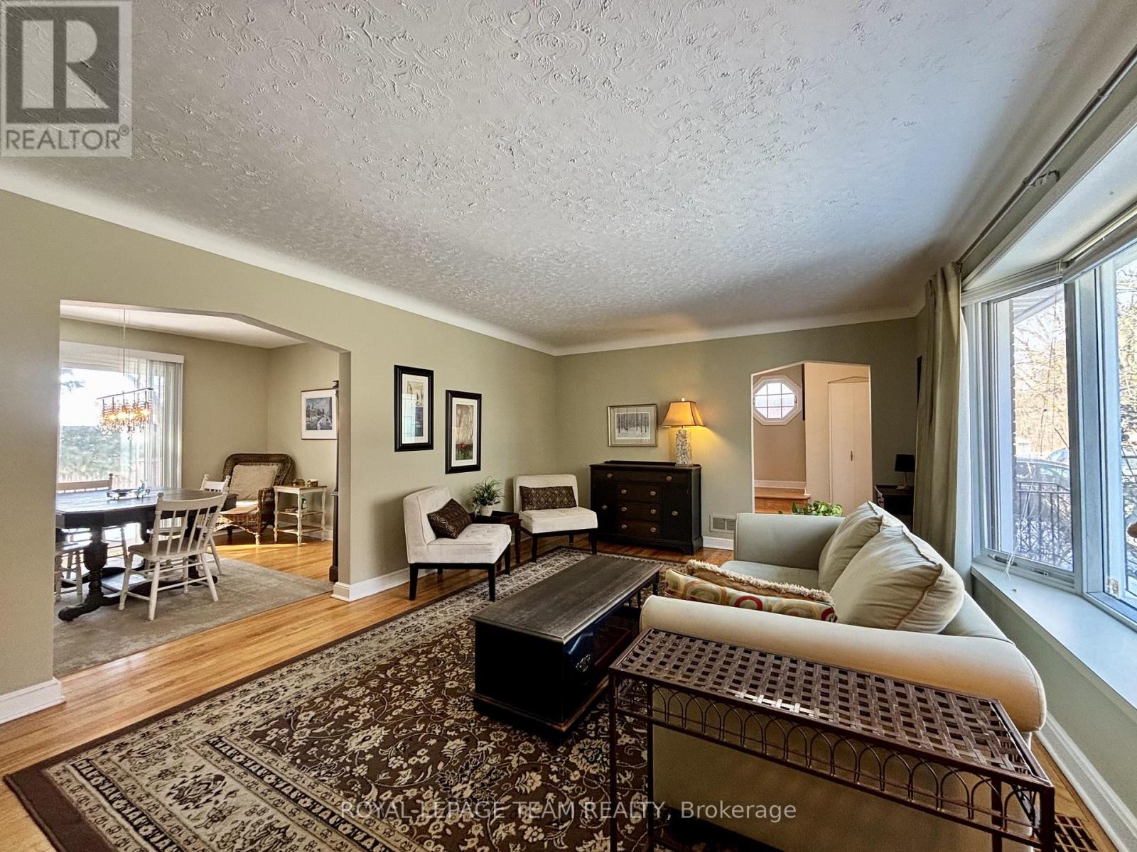 1052 Fisher Avenue, Ottawa, Ontario  K1Z 6P6 - Photo 9 - X12654506