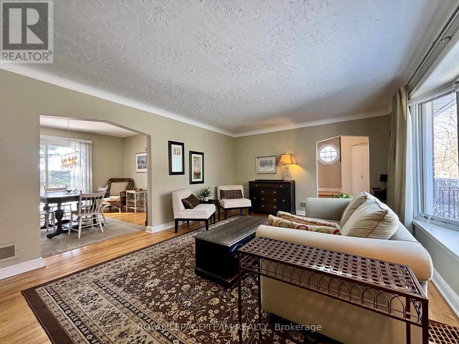 1052 Fisher Avenue, Ottawa, Ontario  K1Z 6P6 - Photo 8 - X12654506