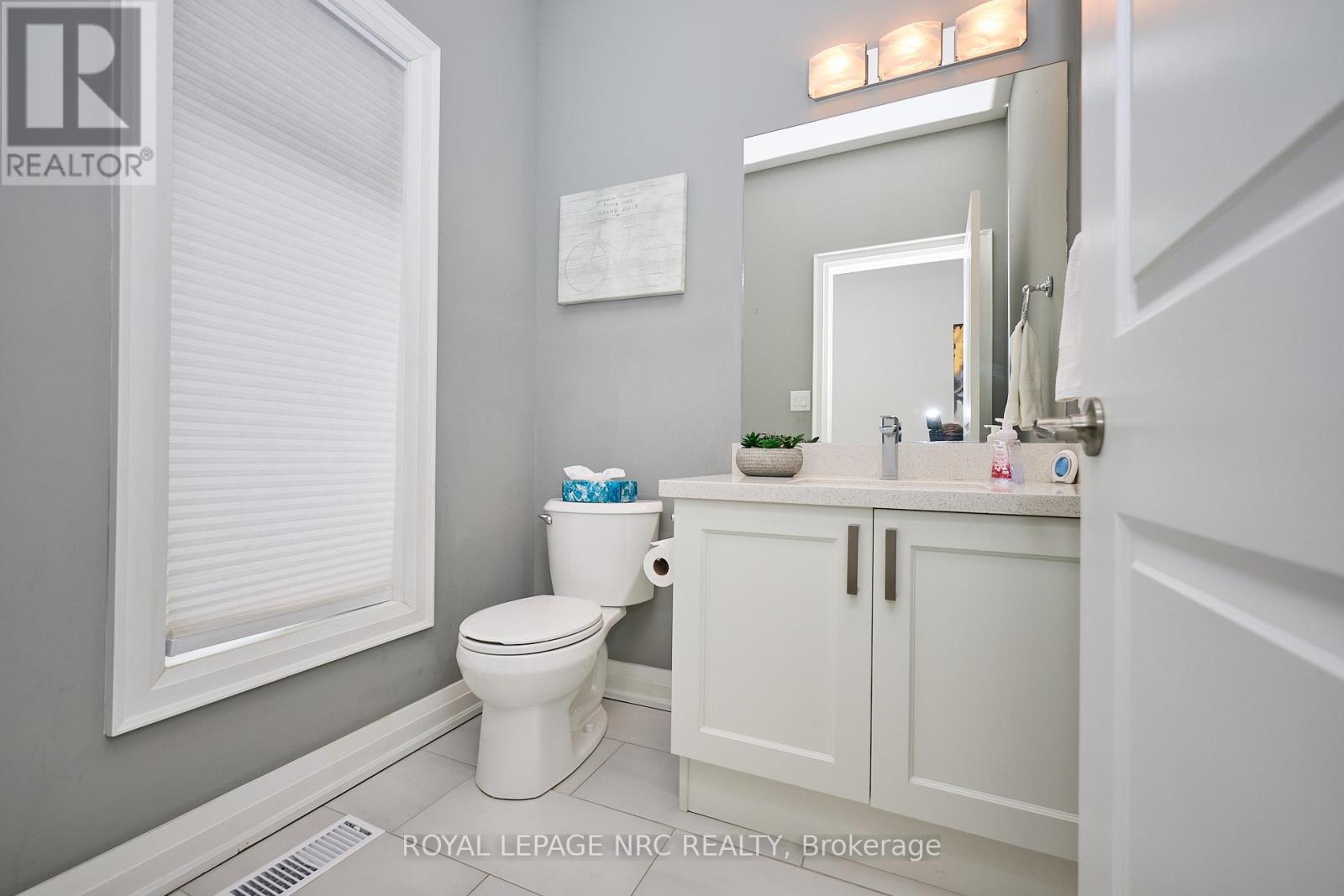 10 Leeson Street, St. Catharines, Ontario  L2T 2R1 - Photo 3 - X12847084