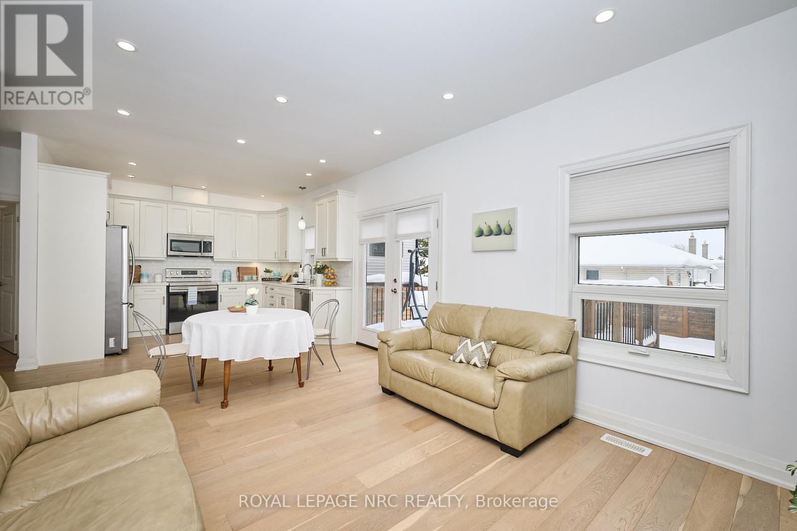 10 Leeson Street, St. Catharines, Ontario  L2T 2R1 - Photo 6 - X12847084