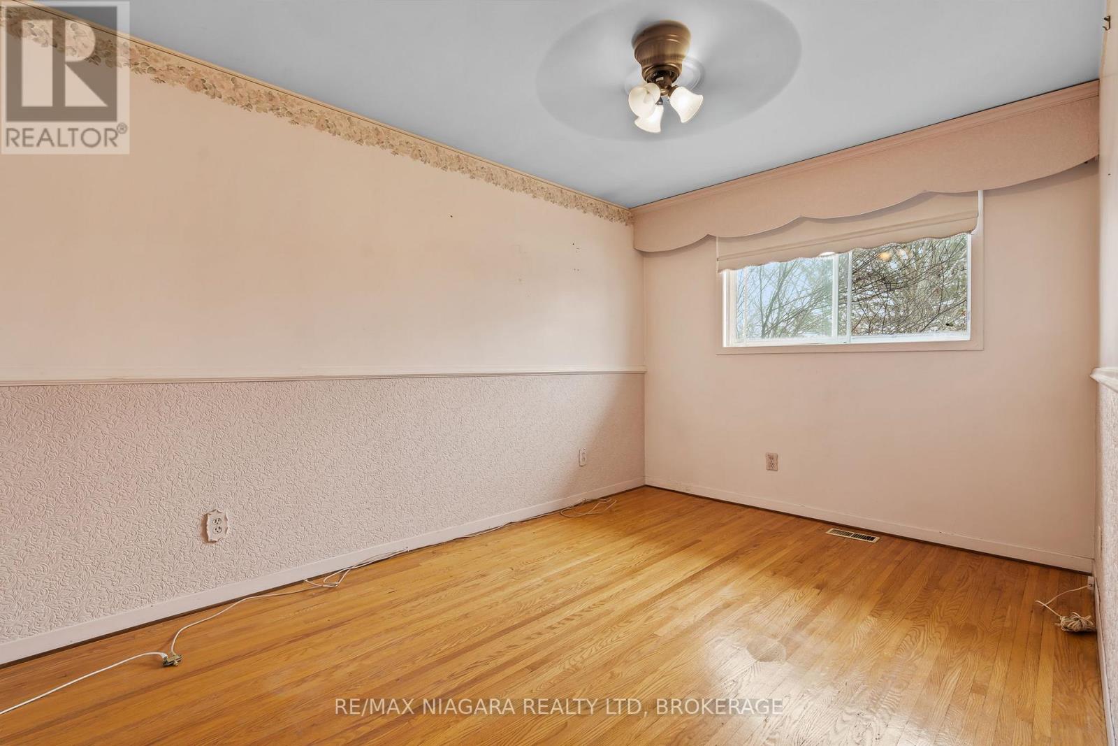 31 Runnymede Road, Port Colborne, Ontario  L3K 5C2 - Photo 12 - X12847094