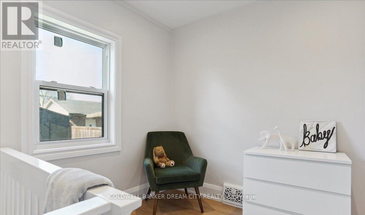 Upper - 464 Maybank Avenue, Toronto, Ontario  M6N 3S8 - Photo 11 - W12835598