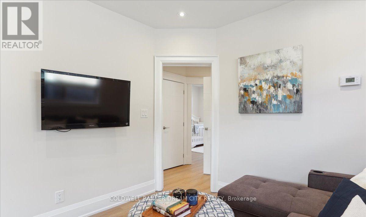 Upper - 464 Maybank Avenue, Toronto, Ontario  M6N 3S8 - Photo 15 - W12835598