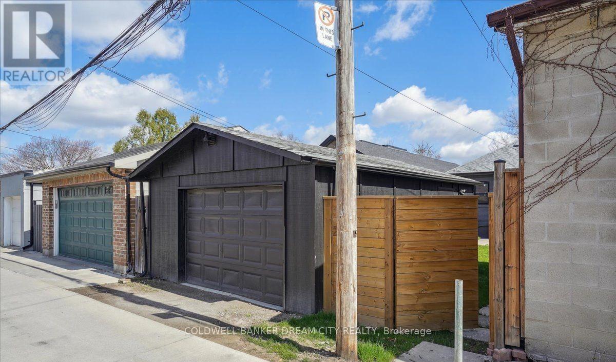 Upper - 464 Maybank Avenue, Toronto, Ontario  M6N 3S8 - Photo 28 - W12835598