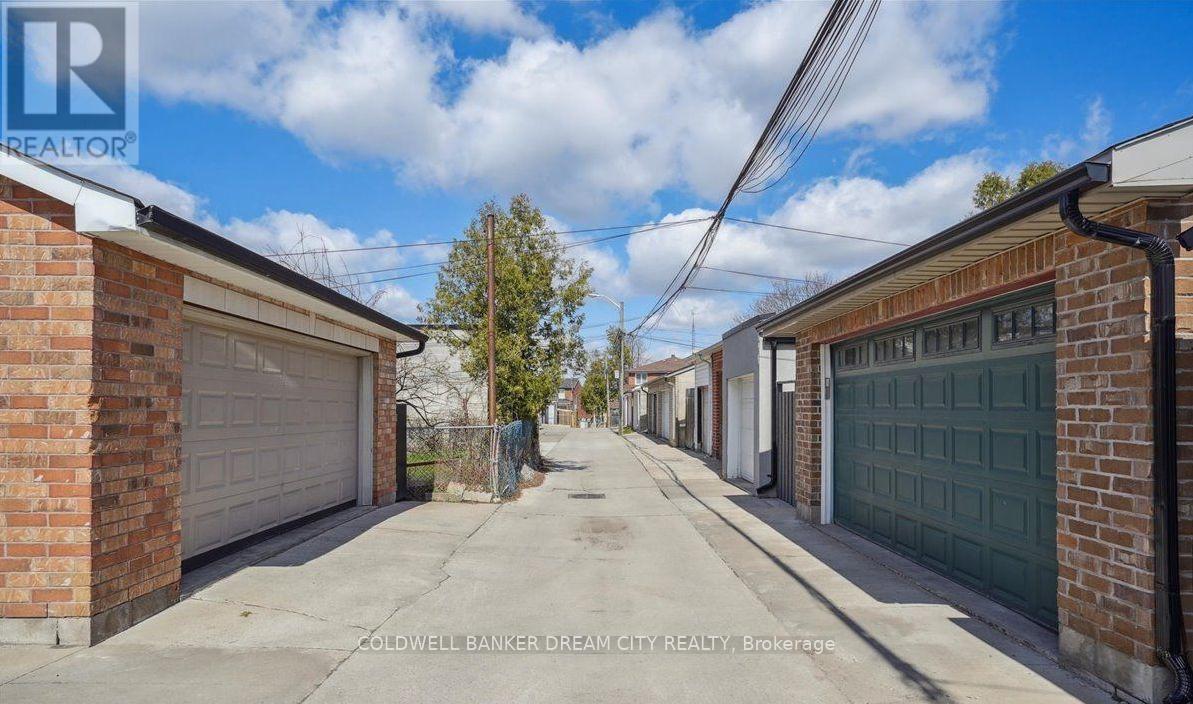 Upper - 464 Maybank Avenue, Toronto, Ontario  M6N 3S8 - Photo 29 - W12835598