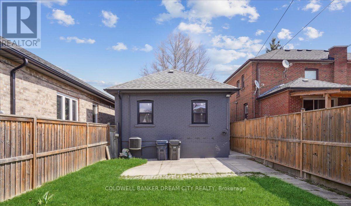 Upper - 464 Maybank Avenue, Toronto, Ontario  M6N 3S8 - Photo 22 - W12835598