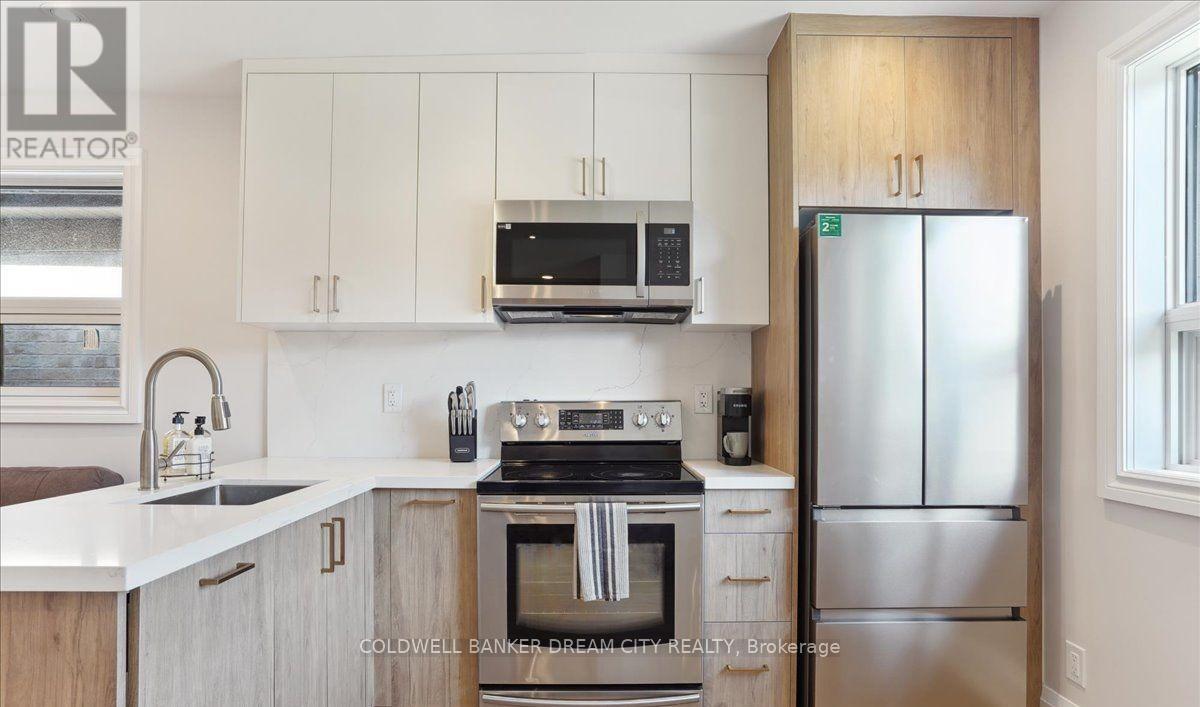 Upper - 464 Maybank Avenue, Toronto, Ontario  M6N 3S8 - Photo 2 - W12835598