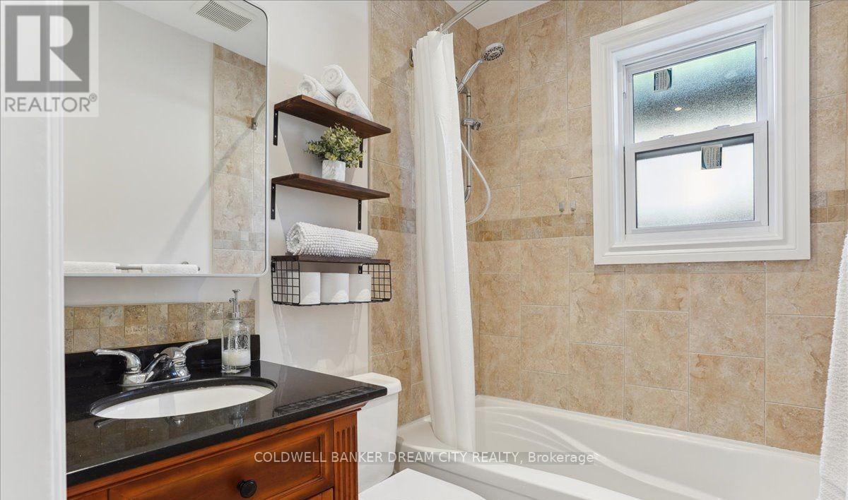 Upper - 464 Maybank Avenue, Toronto, Ontario  M6N 3S8 - Photo 31 - W12835598