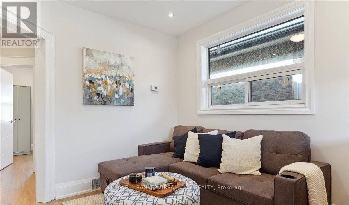 Upper - 464 Maybank Avenue, Toronto, Ontario  M6N 3S8 - Photo 6 - W12835598