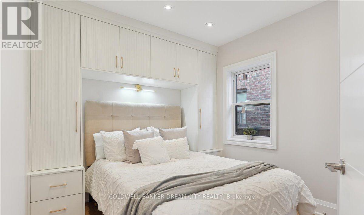 Upper - 464 Maybank Avenue, Toronto, Ontario  M6N 3S8 - Photo 9 - W12835598