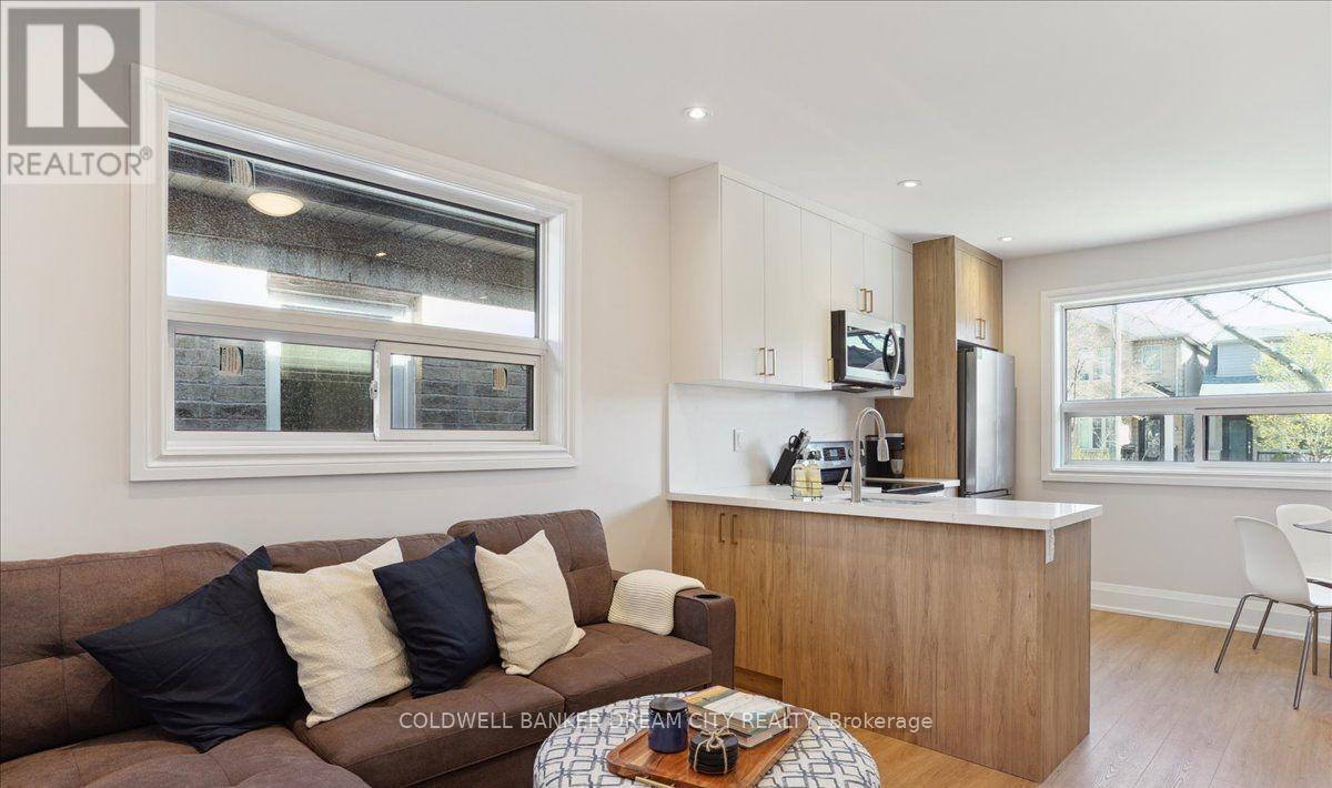 Upper - 464 Maybank Avenue, Toronto, Ontario  M6N 3S8 - Photo 5 - W12835598